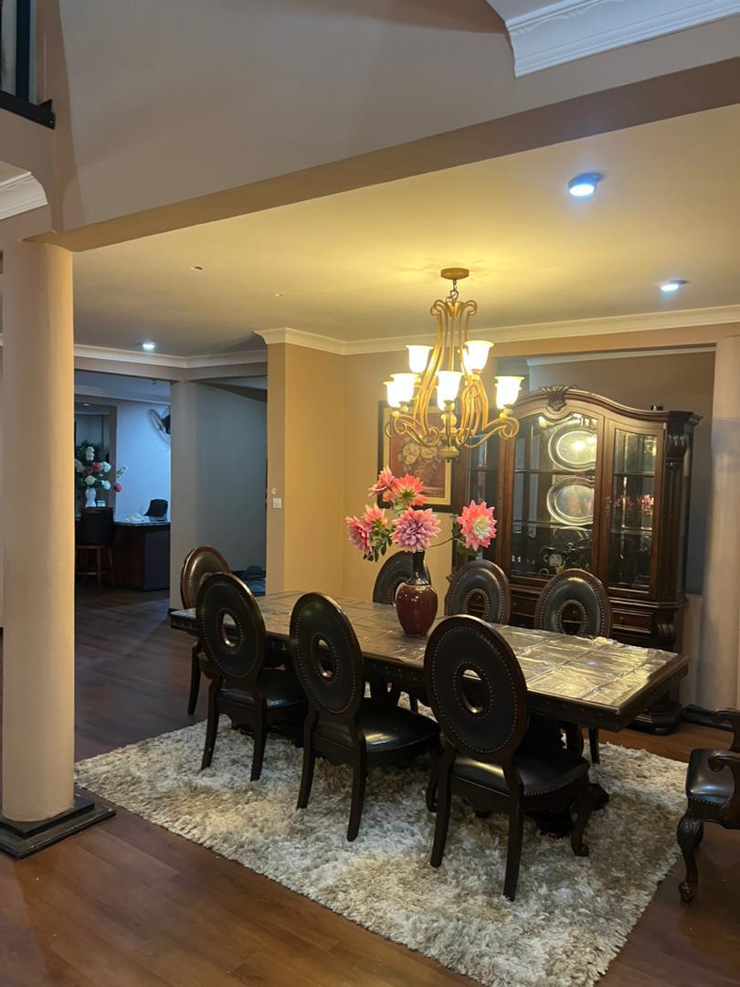 Royal Manor GH dining area